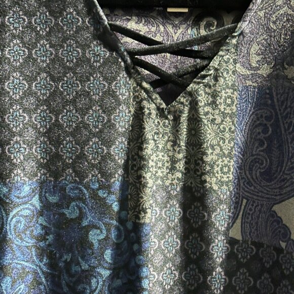 Chico’s size 3(XL/16) navy blue colorblock print velour criss cross neck tunic - Picture 2 of 7